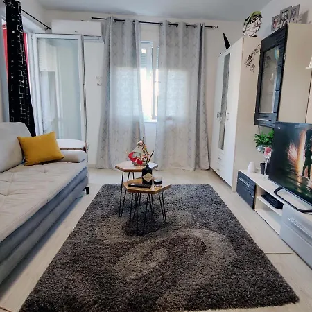 Chic - Near Bridge Apartman Zadar
